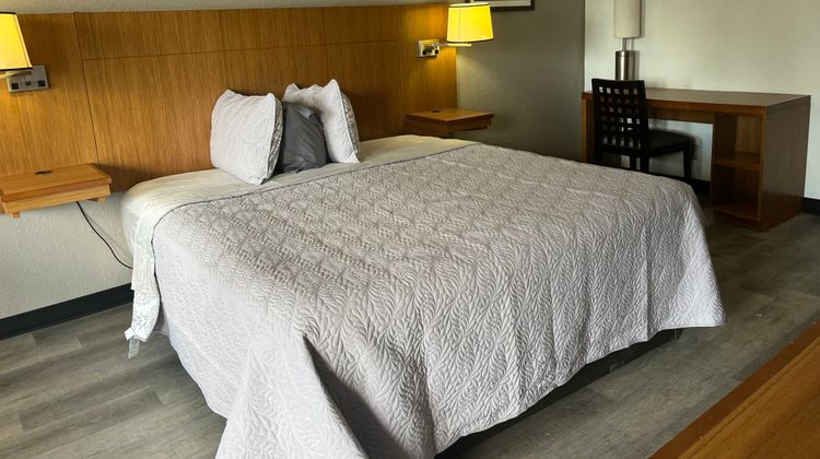 GO2 Inn & Suites Room