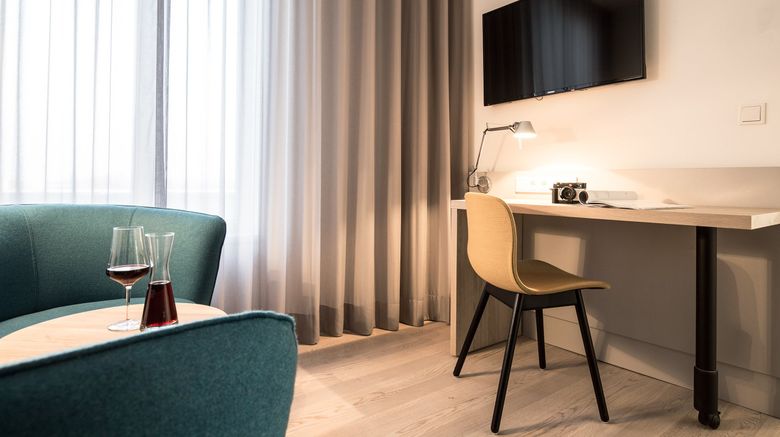 <b>Maximilians Boutique-Hotel Landau Suite</b>. Images powered by <a href="https://www.leonardoworldwide.com/" title="Leonardo Worldwide" target="_blank">Leonardo</a>.