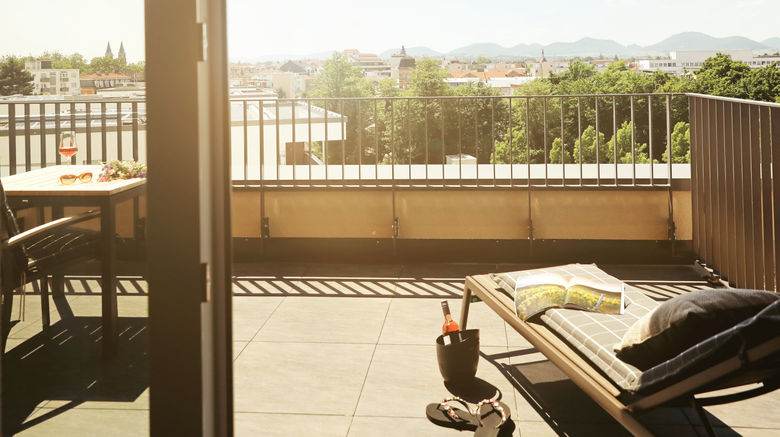 <b>Maximilians Boutique-Hotel Landau Suite</b>. Images powered by <a href="https://www.leonardoworldwide.com/" title="Leonardo Worldwide" target="_blank">Leonardo</a>.