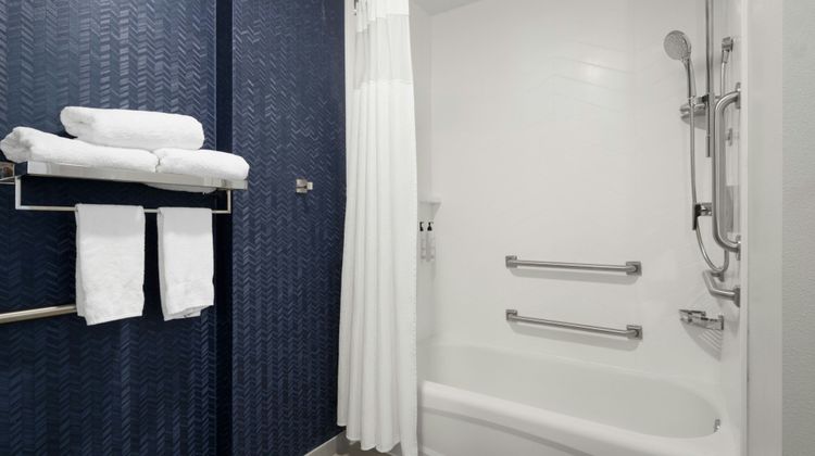 Fairfield Inn & Stes Newark Liberty Arpt Room
