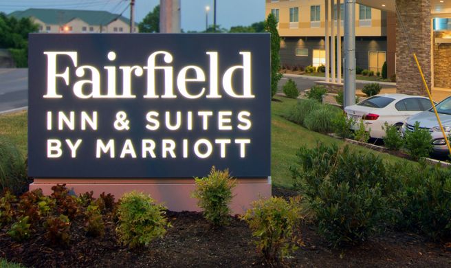 Fairfield Inn & Stes by Marriott Airport Exterior