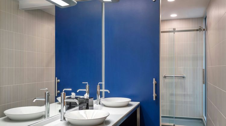 aloft Mount Laurel Room
