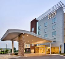 Fairfield Inn & Stes by Marriott Airport Exterior