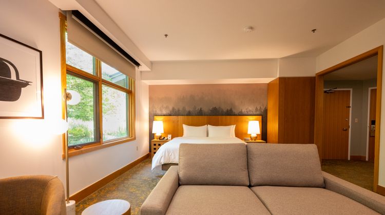 Cedarbrook Lodge Suite