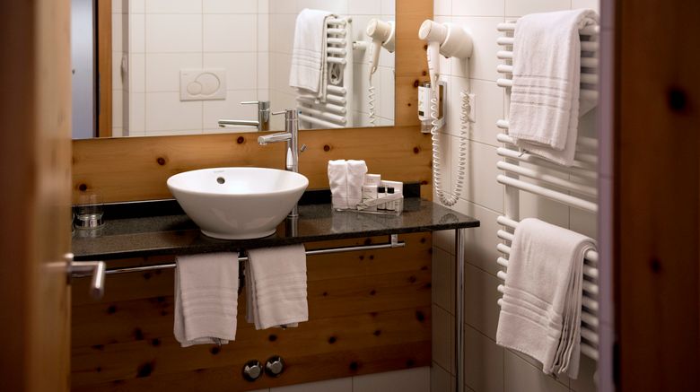 <b>3100 Kulmhotel Gornergrat Room</b>. Images powered by <a href="https://www.leonardoworldwide.com/" title="Leonardo Worldwide" target="_blank">Leonardo</a>.
