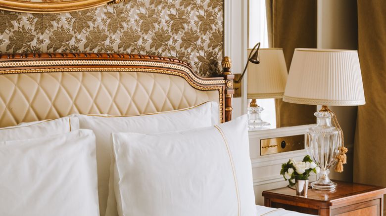 <b>Hotel Splendide Royal Paris Suite</b>. Images powered by <a href="https://www.leonardoworldwide.com/" title="Leonardo Worldwide" target="_blank">Leonardo</a>.