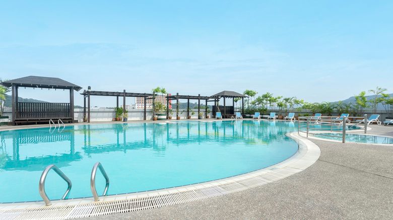 <b>Bayview Hotel Langkawi Pool</b>. Images powered by <a href="https://www.leonardoworldwide.com/" title="Leonardo Worldwide" target="_blank">Leonardo</a>.