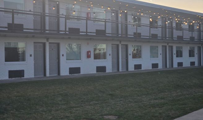 Dutch Wonderland Inn Exterior