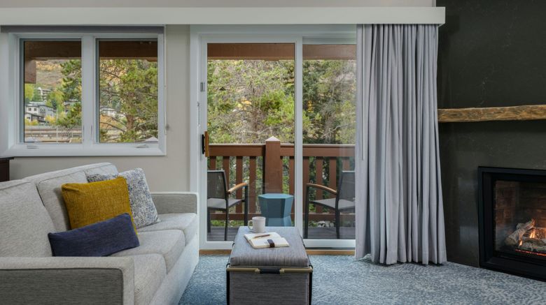 <b>Marriott's StreamSide Birch at Vail Room</b>. Images powered by <a href="https://www.leonardoworldwide.com/" title="Leonardo Worldwide" target="_blank">Leonardo</a>.