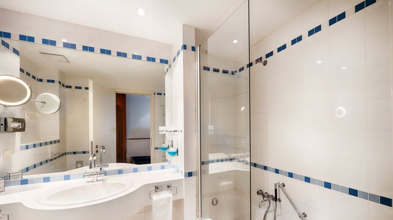 <b>Welcome Hotel Meschede/Hennesee Room</b>. Images powered by <a href="https://www.leonardoworldwide.com/" title="Leonardo Worldwide" target="_blank">Leonardo</a>.