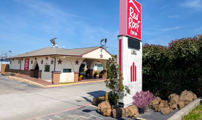 Red Roof Inn Arlington - Entertainment Exterior