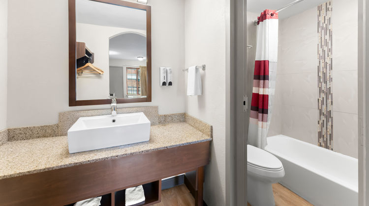 Red Roof Inn Lancaster Room