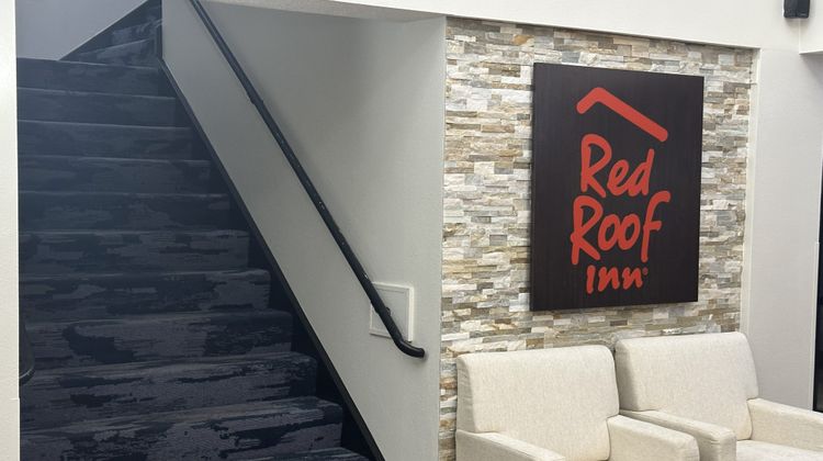 Red Roof Inn & Suites Middleborough Lobby