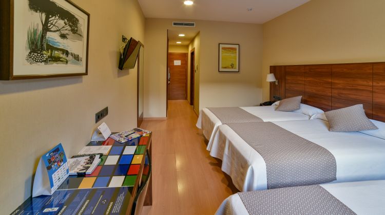 Sercotel Hotel Riscal Room