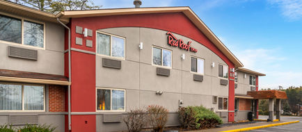 Red Roof Inn Queensbury Exterior