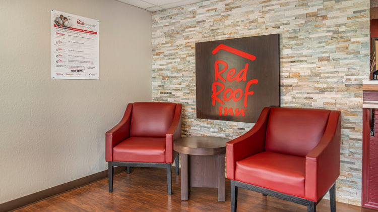 Red Roof Inn Queensbury Lobby