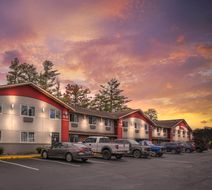 Red Roof Inn Queensbury Exterior