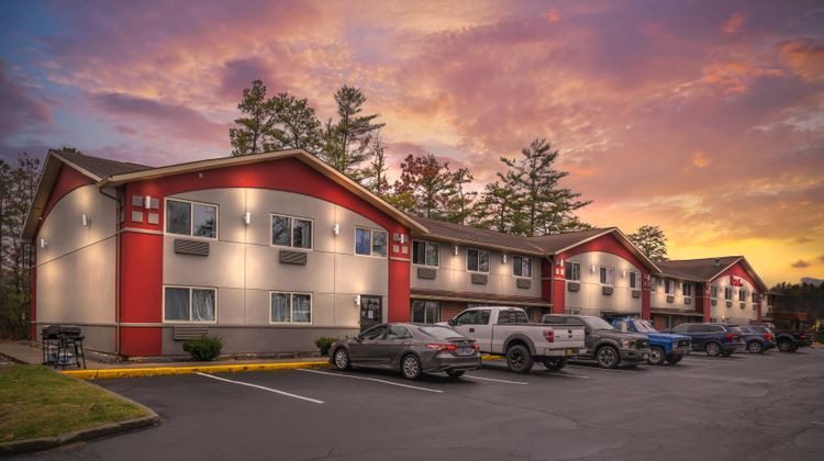 Red Roof Inn Queensbury Exterior