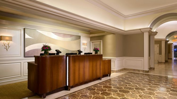 Houston Grand Hotel - River Oaks Lobby