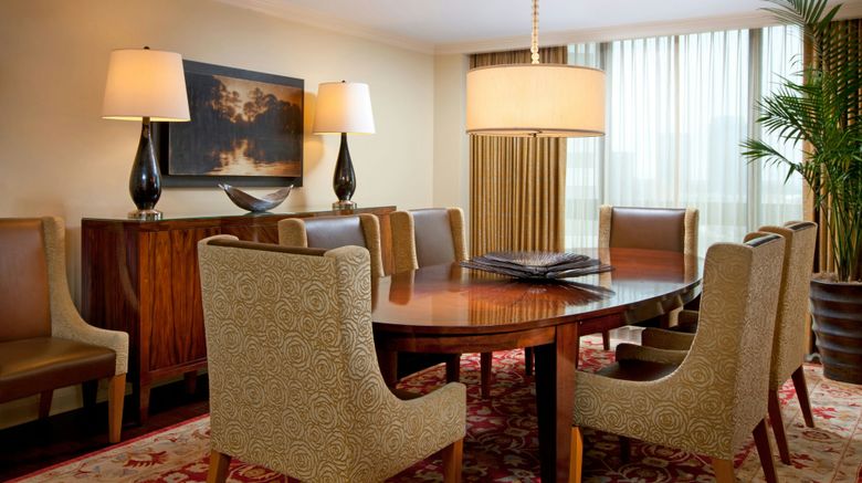 <b>Houston Grand Hotel - River Oaks Suite</b>. Images powered by <a href="https://www.leonardoworldwide.com/" title="Leonardo Worldwide" target="_blank">Leonardo</a>.