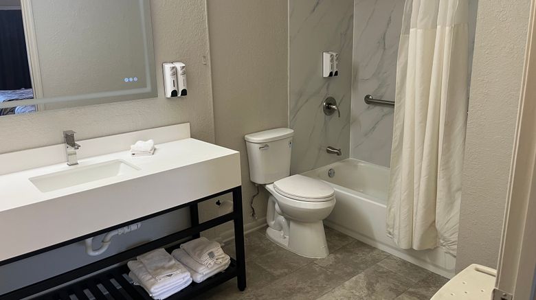 <b>Red Roof Inn Manchester, TN Room</b>. Images powered by <a href="https://www.leonardoworldwide.com/" title="Leonardo Worldwide" target="_blank">Leonardo</a>.