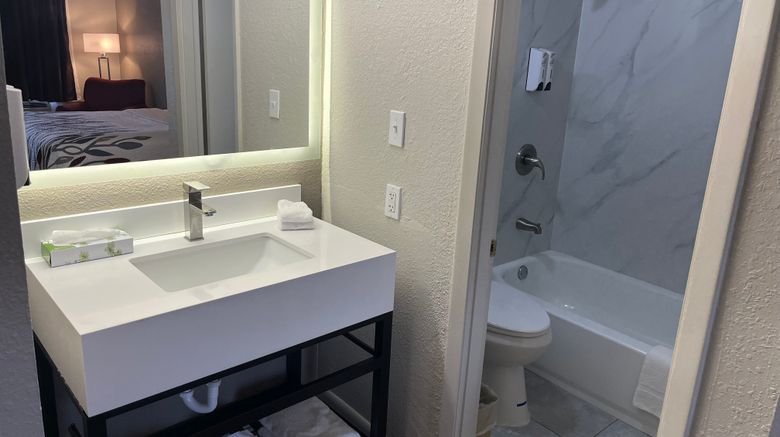 <b>Red Roof Inn Manchester, TN Room</b>. Images powered by <a href="https://www.leonardoworldwide.com/" title="Leonardo Worldwide" target="_blank">Leonardo</a>.