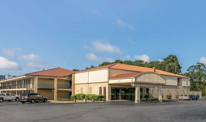 Red Roof Inn Manchester, TN Exterior