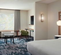 Fairfield Inn & Suites Detroit Room