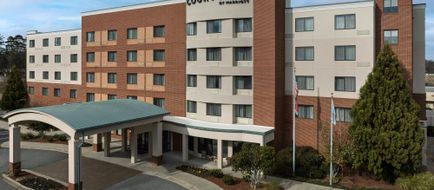 Courtyard by Marriott Airport Exterior