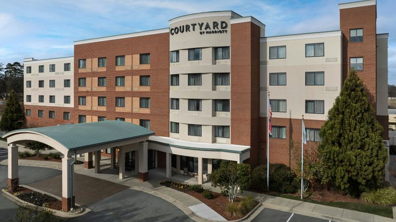 <b>Courtyard by Marriott Airport Exterior</b>. Images powered by <a href="https://www.leonardoworldwide.com/" title="Leonardo Worldwide" target="_blank">Leonardo</a>.