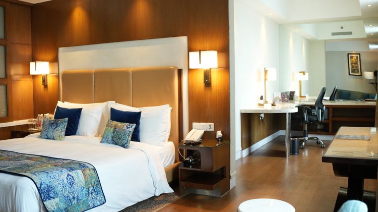 Crowne Plaza New Delhi Okhla Suite