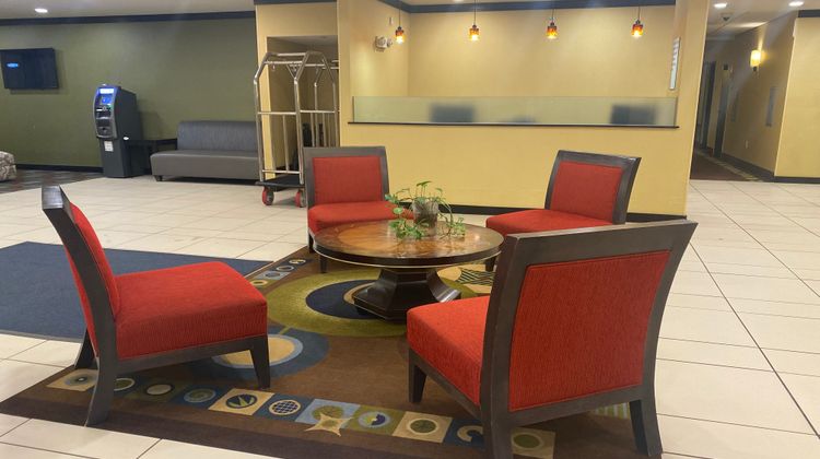 Holiday Inn Express & Stes Detroit North Exterior