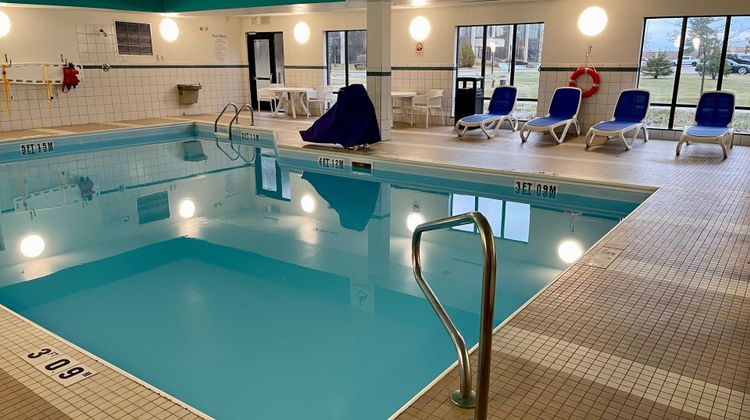 Holiday Inn Express & Stes Detroit North Pool