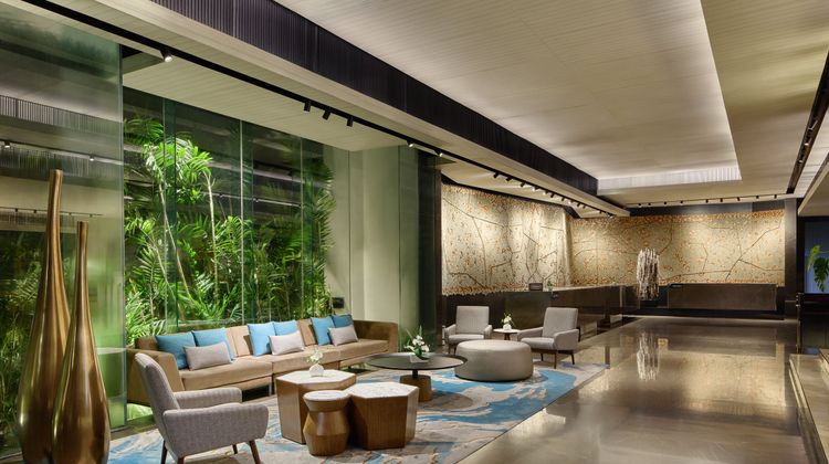 DoubleTree by Hilton Bangkok Ploenchit Lobby