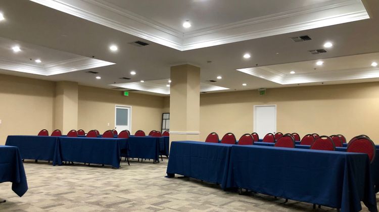 Holiday Inn Express Hotel & Suites Meeting