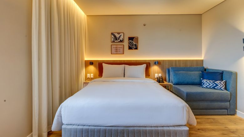 <b>Hampton Caragu Room</b>. Images powered by <a href="https://www.leonardoworldwide.com/" title="Leonardo Worldwide" target="_blank">Leonardo</a>.