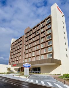 Hampton Caragu