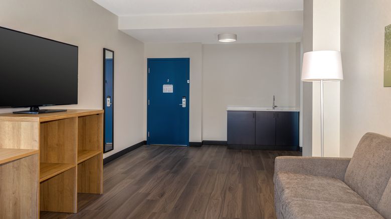<b>Spark by Hilton Montreal Room</b>. Images powered by <a href="https://www.leonardoworldwide.com/" title="Leonardo Worldwide" target="_blank">Leonardo</a>.
