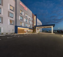 Hampton Inn by Hilton Mt Vernon Exterior