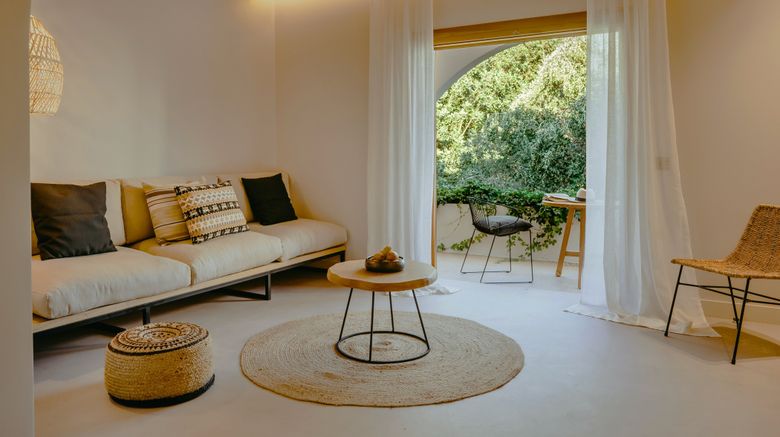<b>Minos Beach Art Hotel Suite</b>. Images powered by <a href="https://www.leonardoworldwide.com/" title="Leonardo Worldwide" target="_blank">Leonardo</a>.