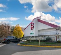 HomeTowne Studios Buffalo Exterior
