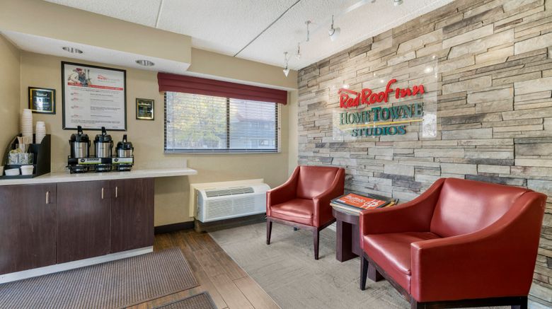 <b>HomeTowne Studios Buffalo Lobby</b>. Images powered by <a href="https://www.leonardoworldwide.com/" title="Leonardo Worldwide" target="_blank">Leonardo</a>.