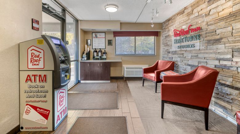 <b>HomeTowne Studios Buffalo Lobby</b>. Images powered by <a href="https://www.leonardoworldwide.com/" title="Leonardo Worldwide" target="_blank">Leonardo</a>.