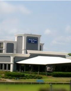 BridgePoint Hotel & Marina