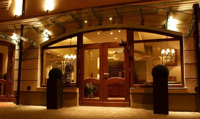 Hotel Tumski Exterior