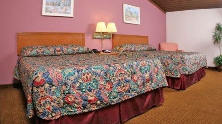 Ontario Airport Inn Room