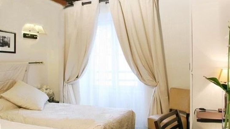 Ascot Opera Hotel Room