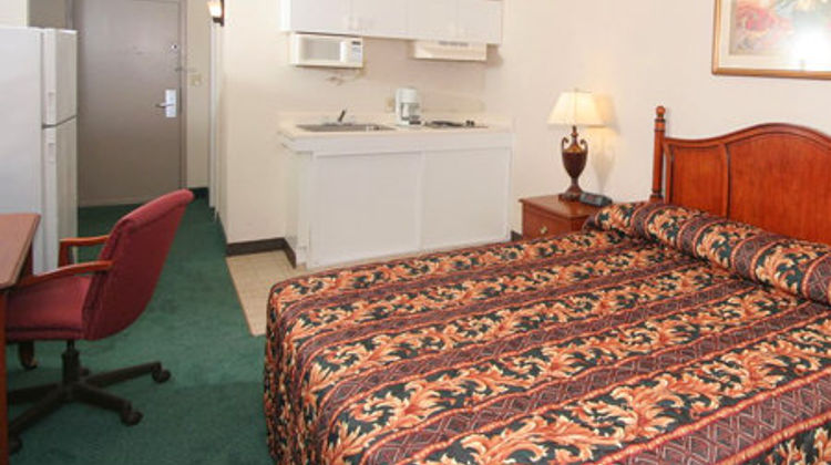 Arlington Suites Room