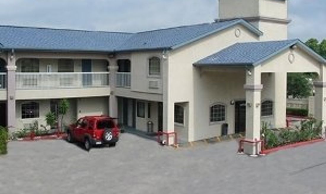 Scottish Inn & Suites Exterior