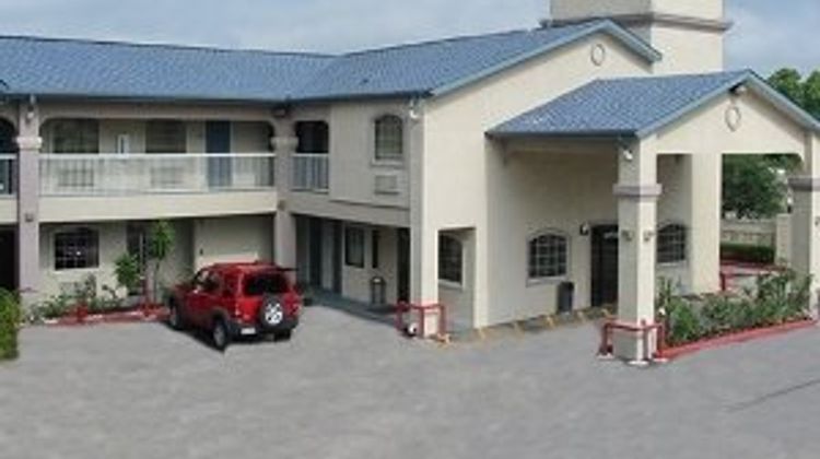 Scottish Inn & Suites Exterior